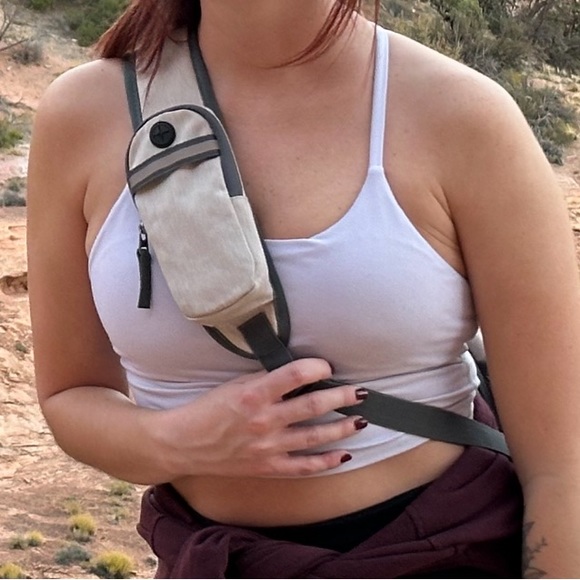 hiking beige crossbody - Picture 5 of 7